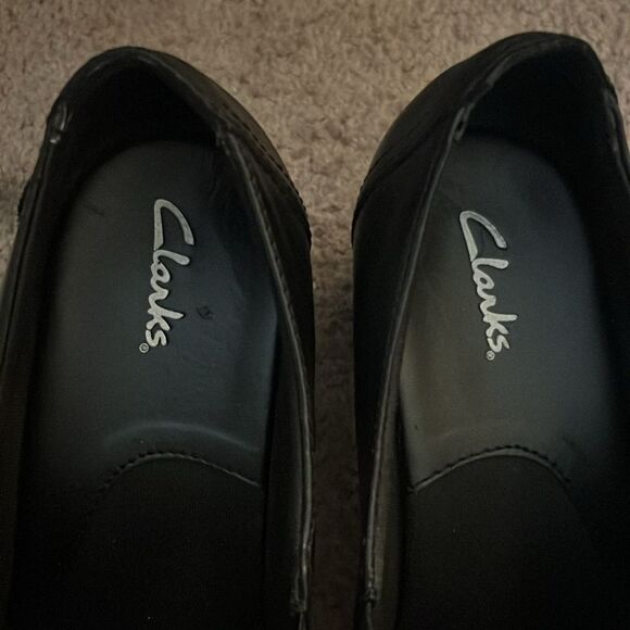 Clarks slip ons size 8 - Picture 3 of 5